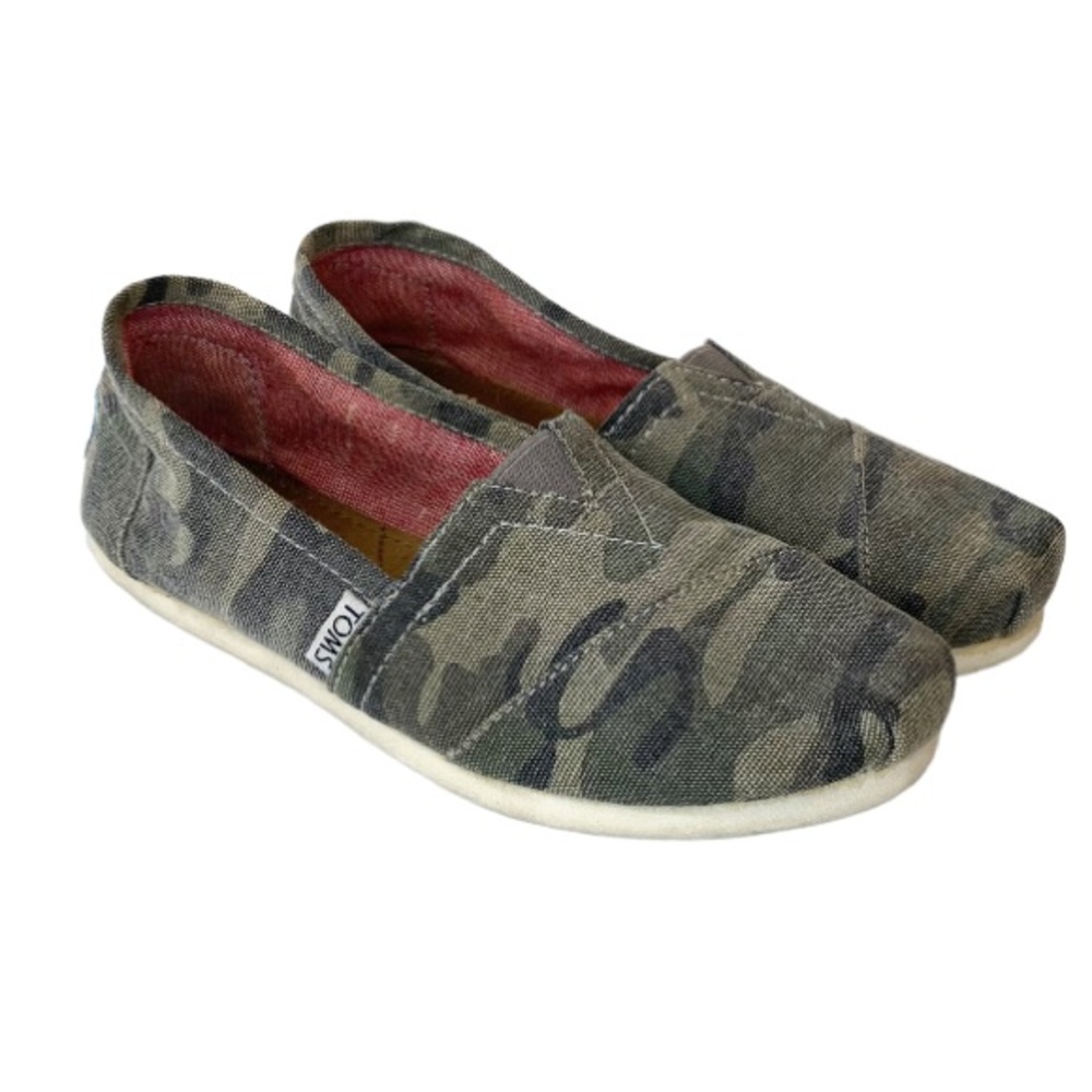 TOMS Women's Classic Canvas Slip-on in Camo